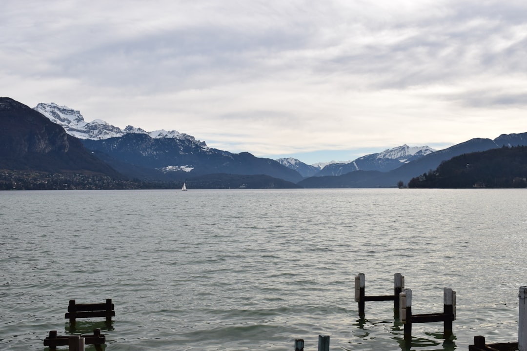 Descubra o Lago de Annecy: uma joia da natureza na França - Veyrier-du-Lac | Secret World Trip Planner