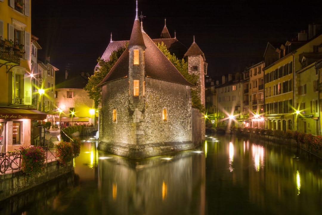 Откройте для себя Вьей Виль д'Анси: история и скрытые красоты - Annecy | Secret World Trip Planner