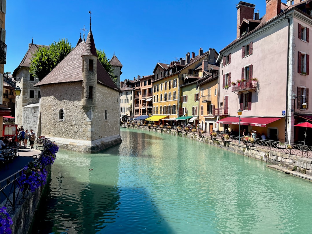 Откройте для себя Вьей Виль д'Анси: история и скрытые красоты - Annecy | Secret World Trip Planner