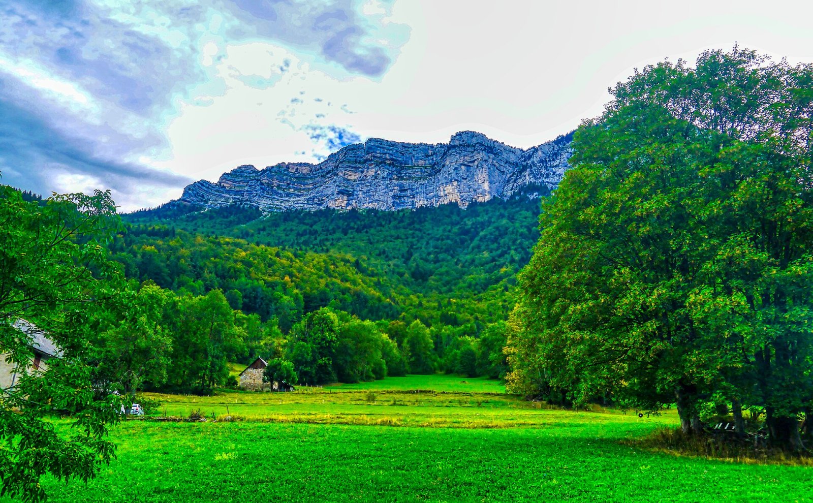 Découvrez le Cirque de Saint-Même : un bijou naturel en France - Plateau-des-Petites-Roches | Secret World Trip Planner