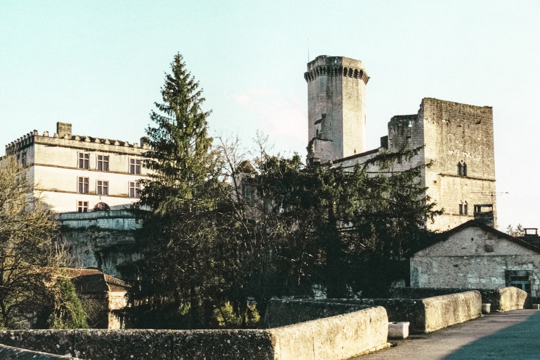 Découvrez le charme du Château de Bourdeilles en France - Bourdeilles | Secret World Trip Planner