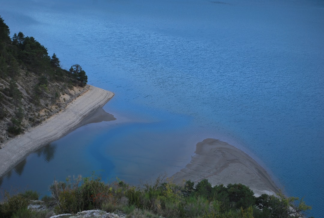 Scopri il Lago di Vassivière: un gioiello naturale in Francia — Faux-la-Montagne