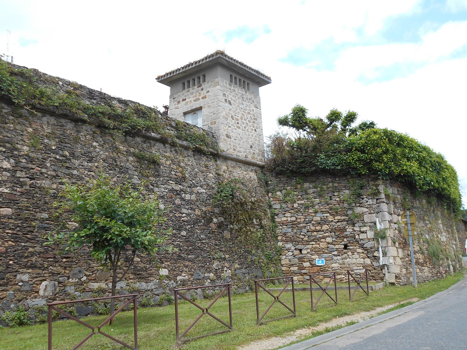 Descubra a Abbaye de Solignac: um tesouro da Nouvelle-Aquitaine — Le Vigen
