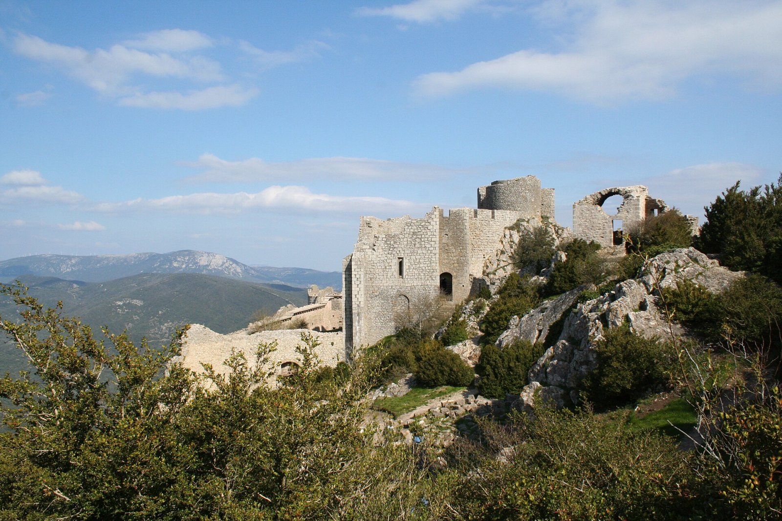 Entdecken Sie das Château de Peyrepertuse: ein Juwel der okzitanischen Geschichte - Cucugnan | Secret World Trip Planner