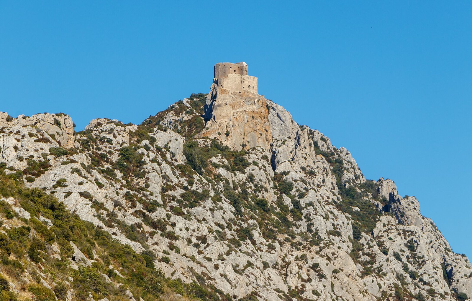 Descubre el encanto del Château de Quéribus en Cucugnan - Paziols | Secret World Trip Planner