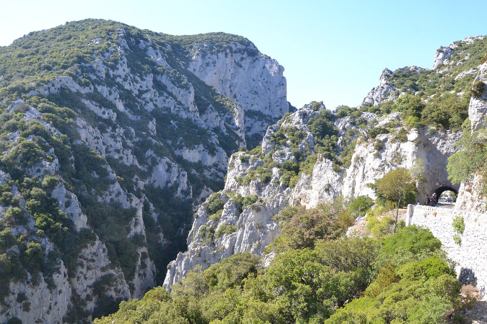 Descubra as Gorges de Galamus: uma joia natural na Occitânia - Saint-Paul-de-Fenouillet | Secret World Trip Planner