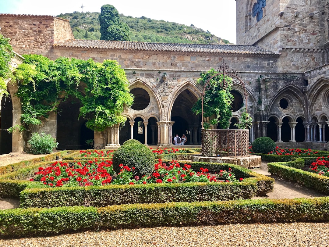 Descubra a Abbaye de Fontfroide: um tesouro cultural em Narbonne — Narbonne