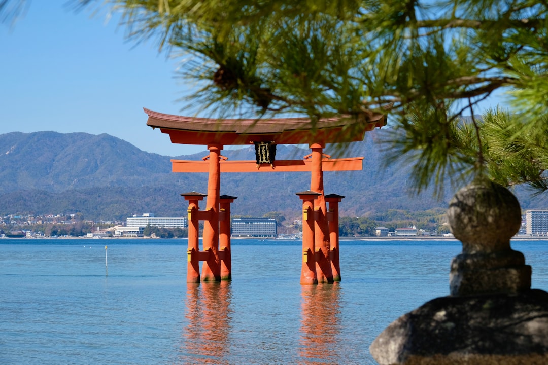 Entdecken Sie die Miyajima-Insel: Ein Naturjuwel Japans - Hatsukaichi | Secret World Trip Planner