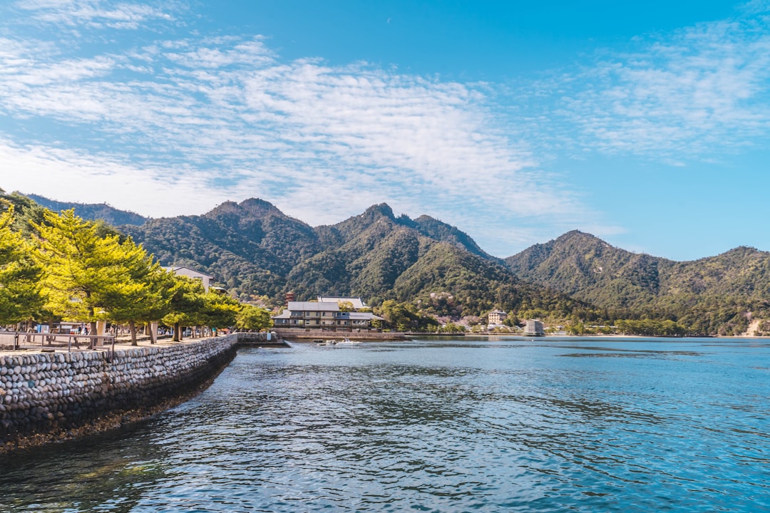 Descubre la Isla Miyajima: una joya natural de Japón - Hatsukaichi | Secret World Trip Planner