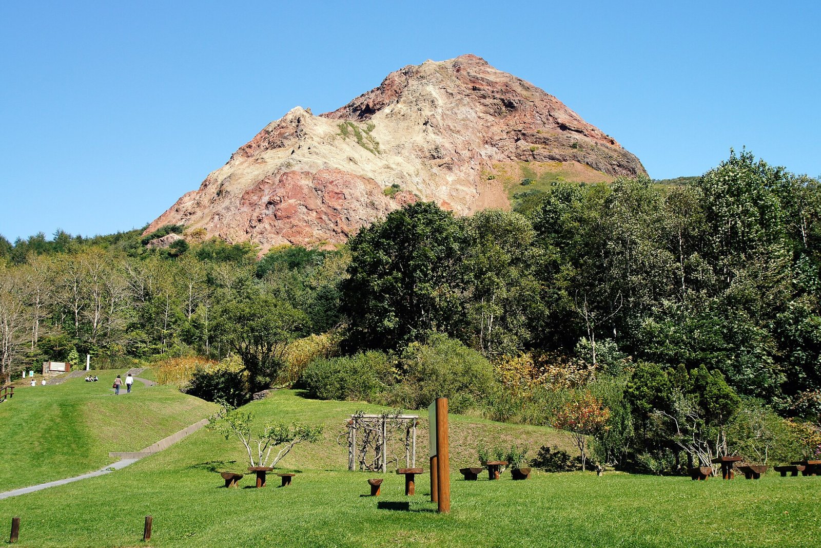 Descubre Showa Shinzan: una joya natural en Hokkaido - Sobetsu | Secret World Trip Planner