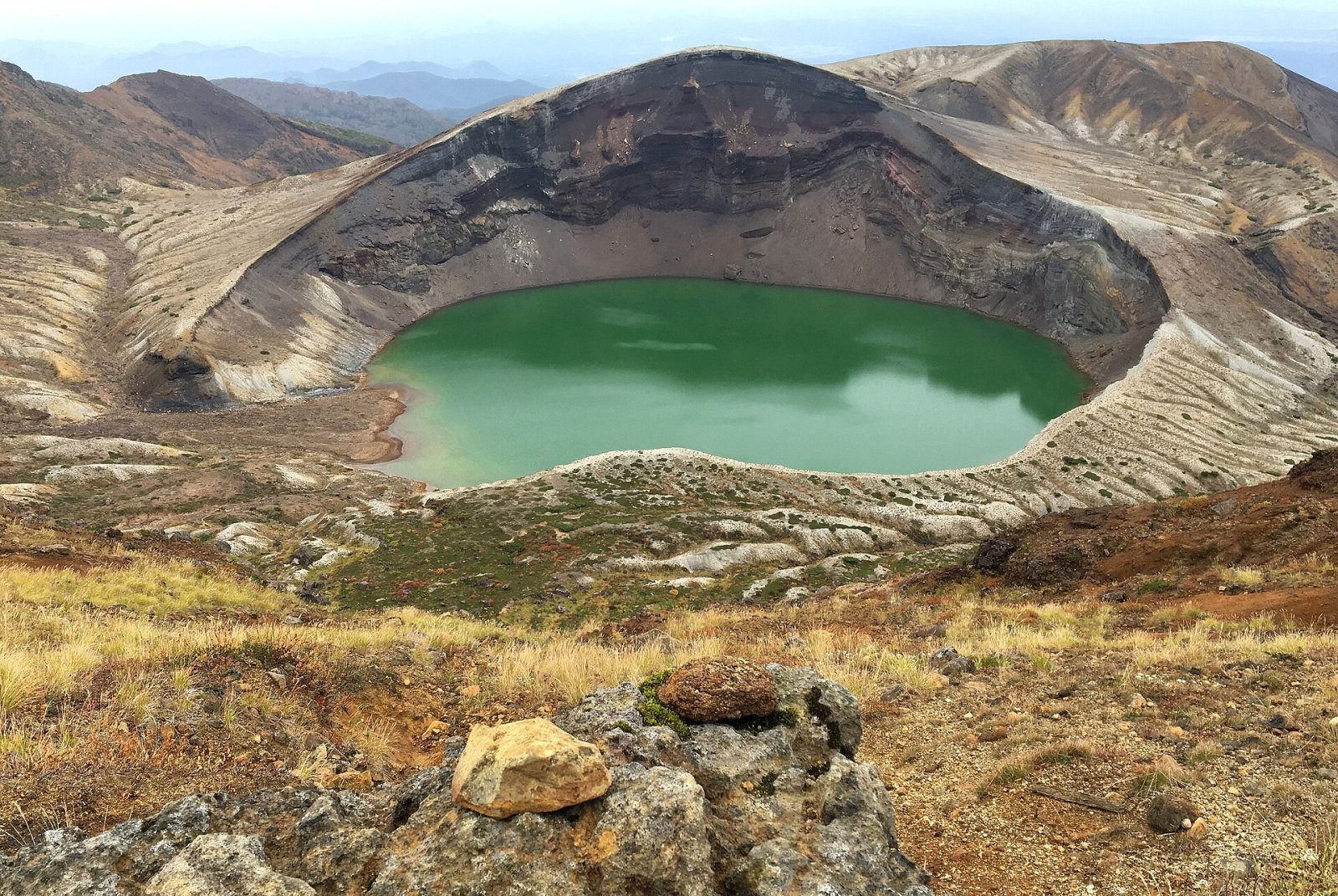 Zao Okama Crater Lake: Un gioiello naturale nel Tohoku - Zaō | Secret World Trip Planner