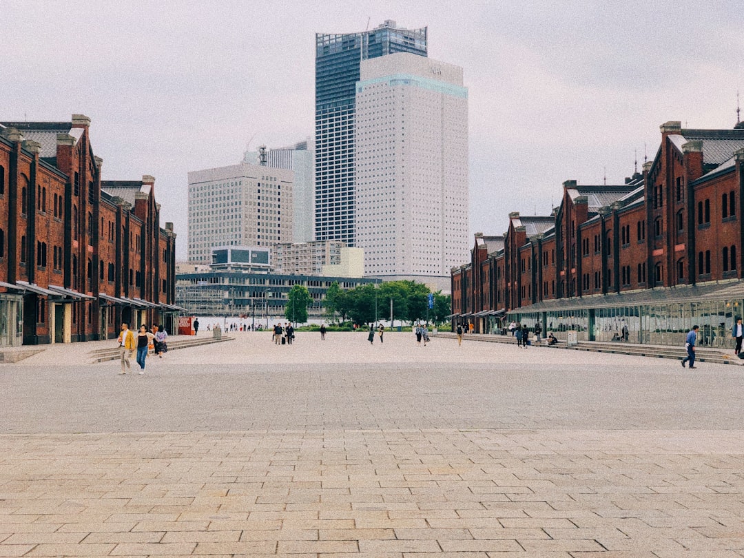 横浜赤レンガ倉庫を探る：歴史と文化 - Yokohama | Secret World Trip Planner
