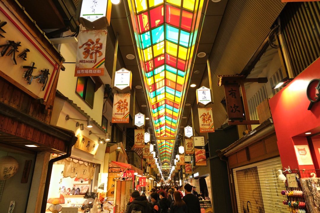 Entdecken Sie den Nishiki-Markt in Kyoto: Eine Reise durch die japanischen Aromen - Kyoto | Secret World Trip Planner