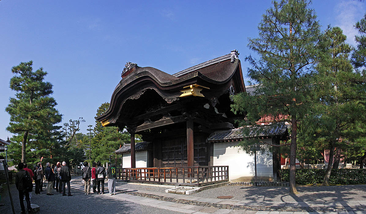 Откройте для себя храм Дайтоку-дзи: культурное сокровище Киото - Kyoto | Secret World Trip Planner