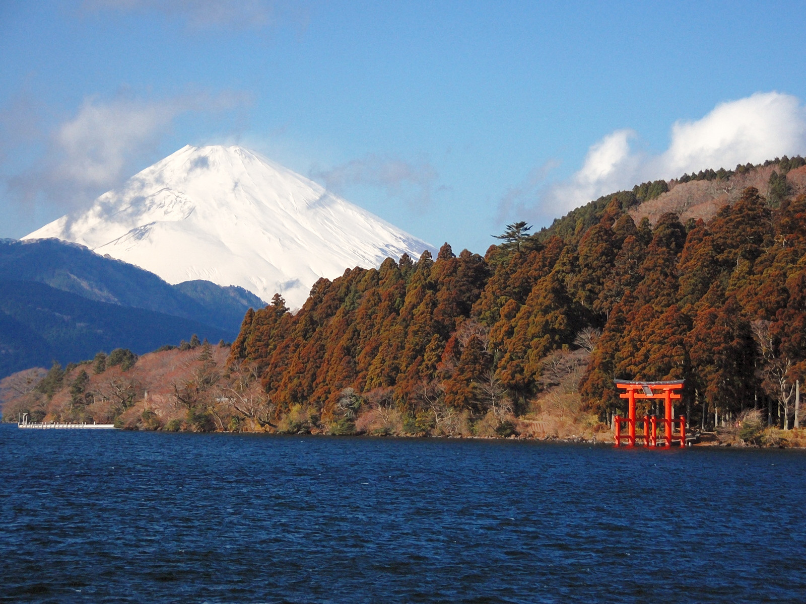 Scopri il Lago Ashi: un gioiello naturale nel cuore del Giappone — Hakone