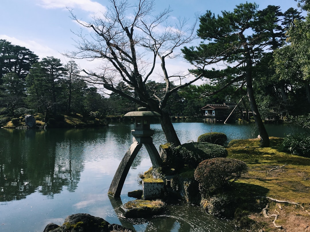 金沢の自然の楽園、兼六園を発見しよう - Kanazawa | Secret World Trip Planner