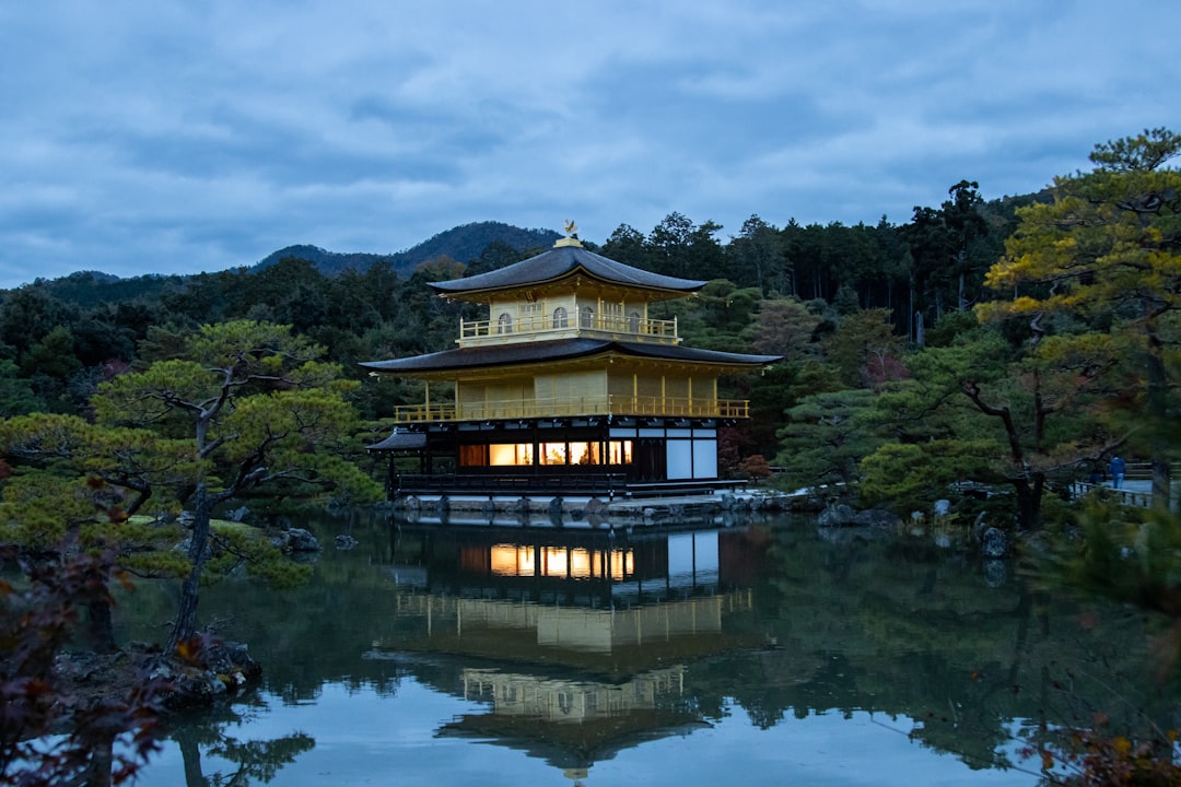 金阁寺：京都的黄金寺庙 - Kyoto | Secret World Trip Planner