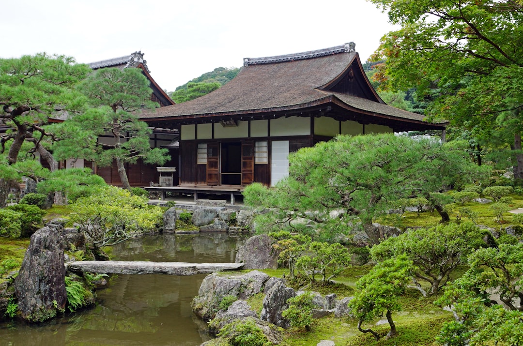 銀閣寺を発見する：京都の銀の寺 - Kyoto | Secret World Trip Planner