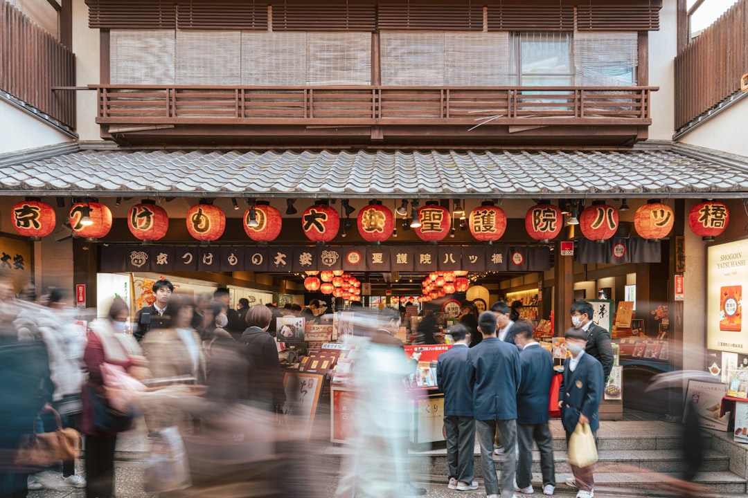 Découvrez le marché Nishiki de Kyoto : un voyage au cœur des saveurs japonaises - Kyoto | Secret World Trip Planner