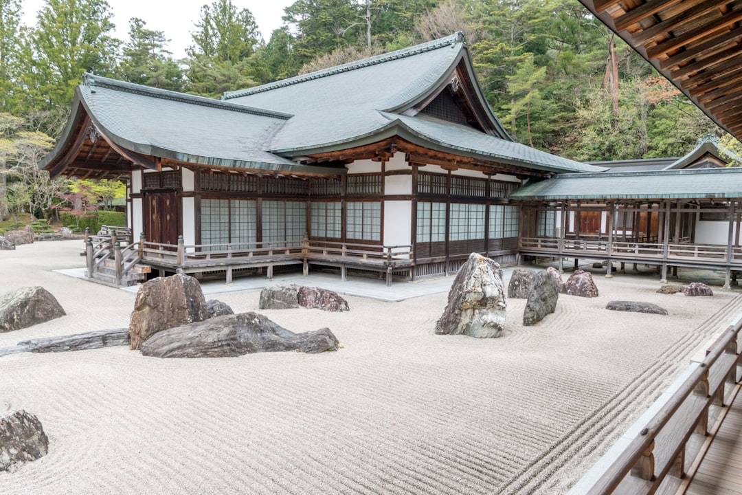 고야산 발견하기: 일본의 영적 중심 - Koya | Secret World Trip Planner