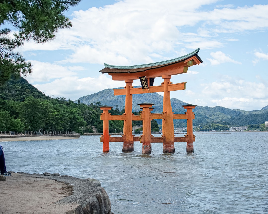 Descubre el Santuario de Itsukushima: un tesoro cultural en Japón - Hatsukaichi | Secret World Trip Planner