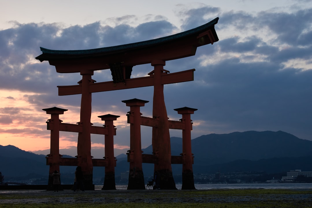 Descubra o Santuário de Itsukushima: um tesouro cultural no Japão - Hatsukaichi | Secret World Trip Planner
