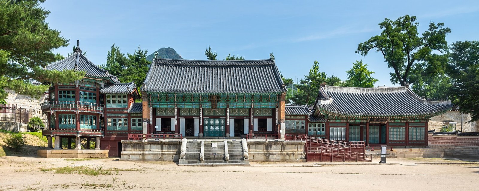 Descubre el Palacio Gyeongbokgung: Historia y Belleza de Seúl - Jongno District | Secret World Trip Planner