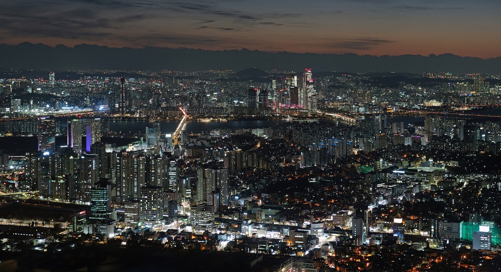 남산 서울 타워: 놓쳐서는 안 될 서울의 아이콘 - Yongsan District | Secret World Trip Planner