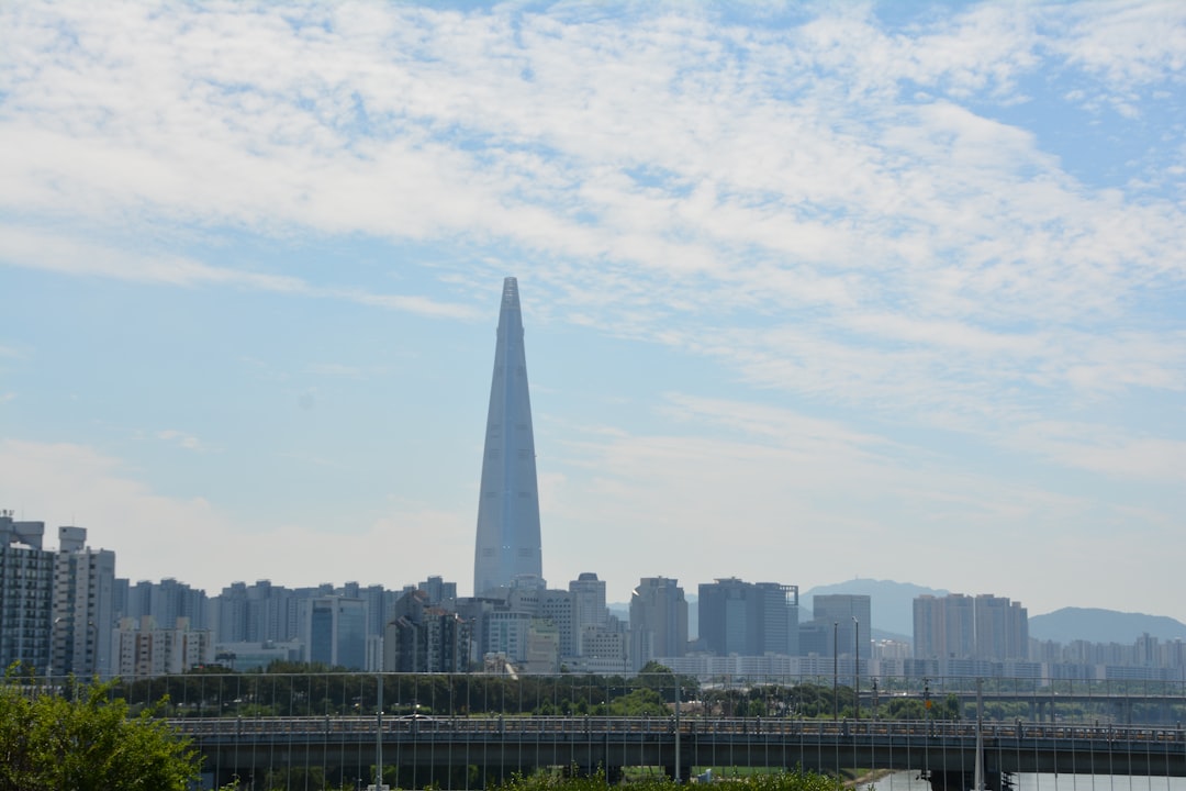 Entdecken Sie den Lotte World Tower: Das Symbol von Seoul - Songpa District | Secret World Trip Planner