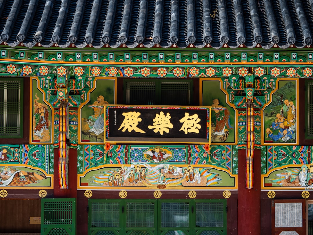 Descubre el Templo Jogyesa: el corazón de la cultura budista en Seúl - Jongno District | Secret World Trip Planner