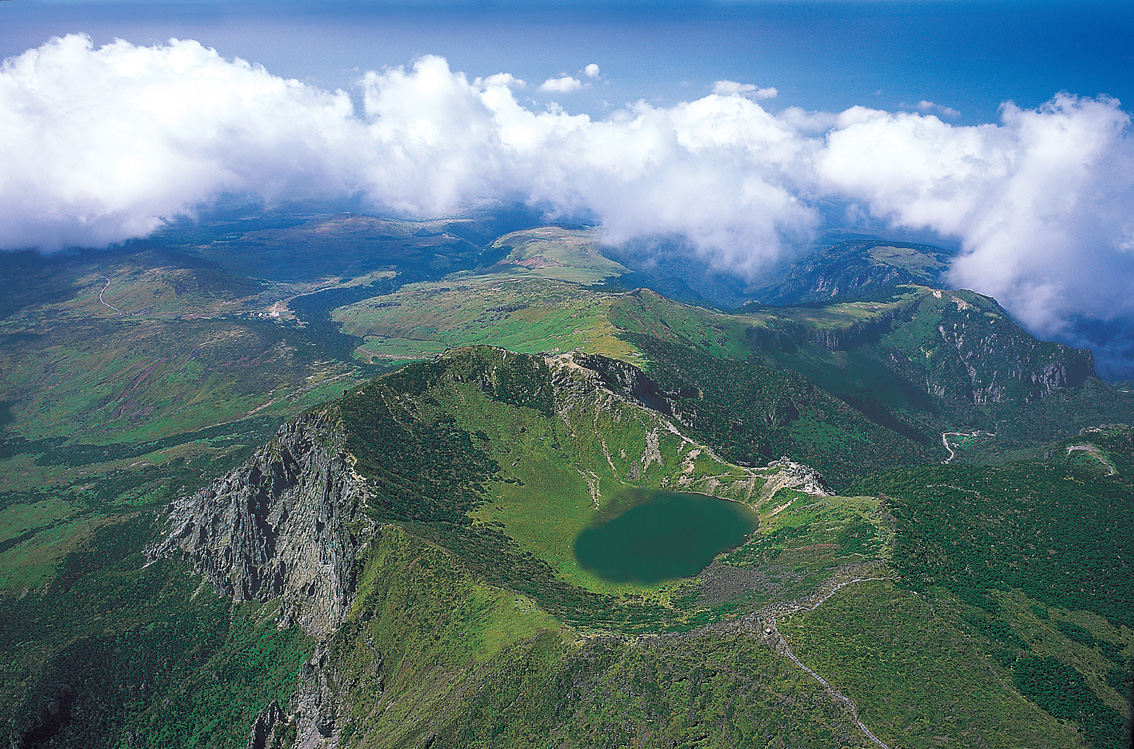 Descubra Hallasan: A Montanha Icônica de Jeju - Hallasan | Secret World Trip Planner
