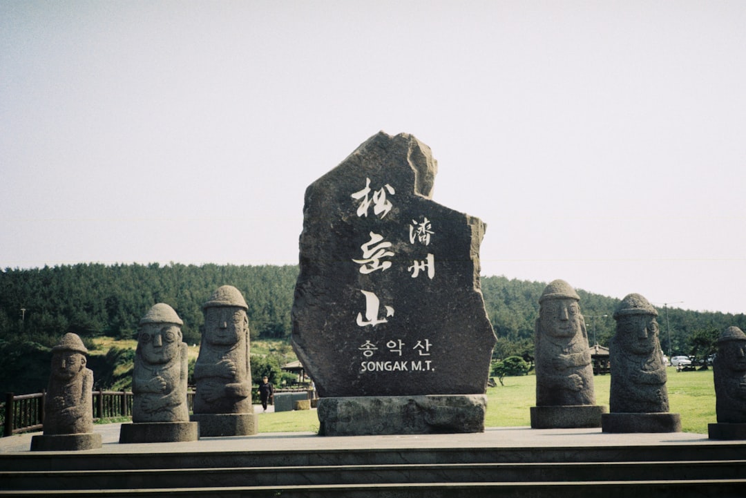 Découvrez le Jeju Folk Village Museum : un voyage dans la culture coréenne - Seogwipo | Secret World Trip Planner