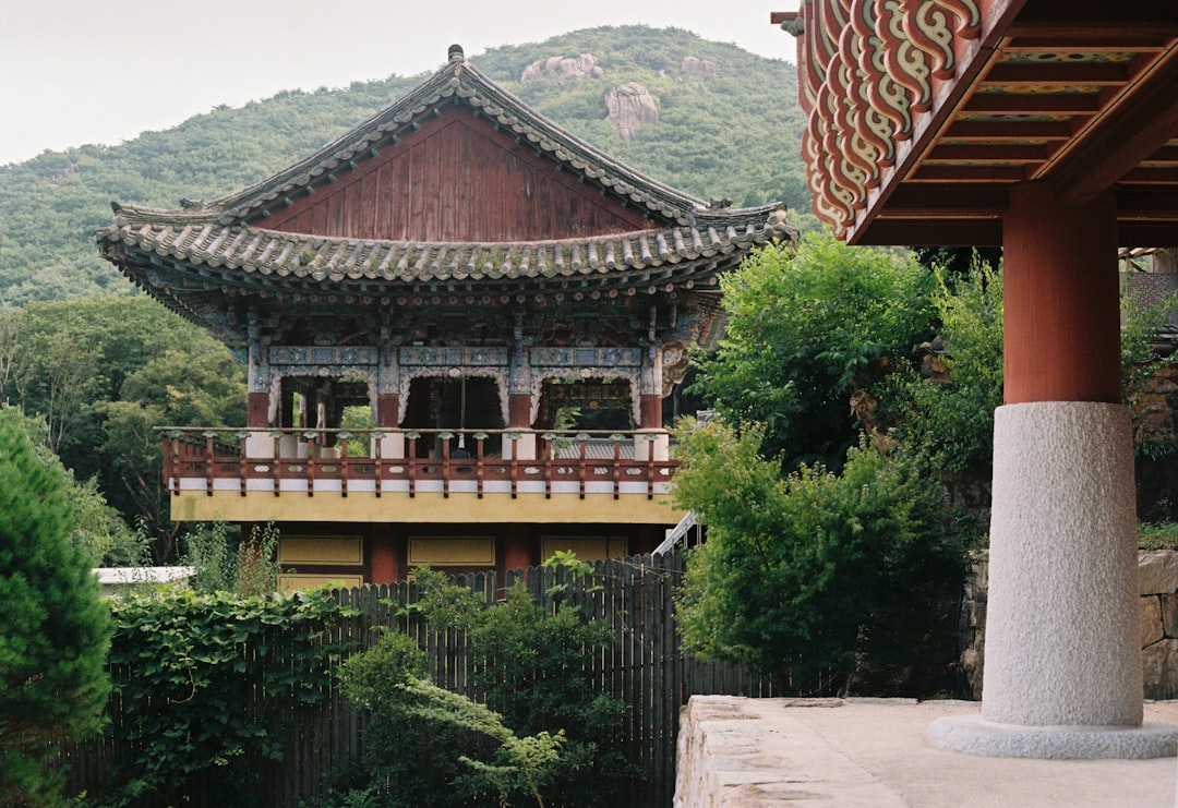Esplorando il Beomeosa Temple a Busan: un viaggio nella cultura coreana - 73J5+Q8 Busan | Secret World Trip Planner