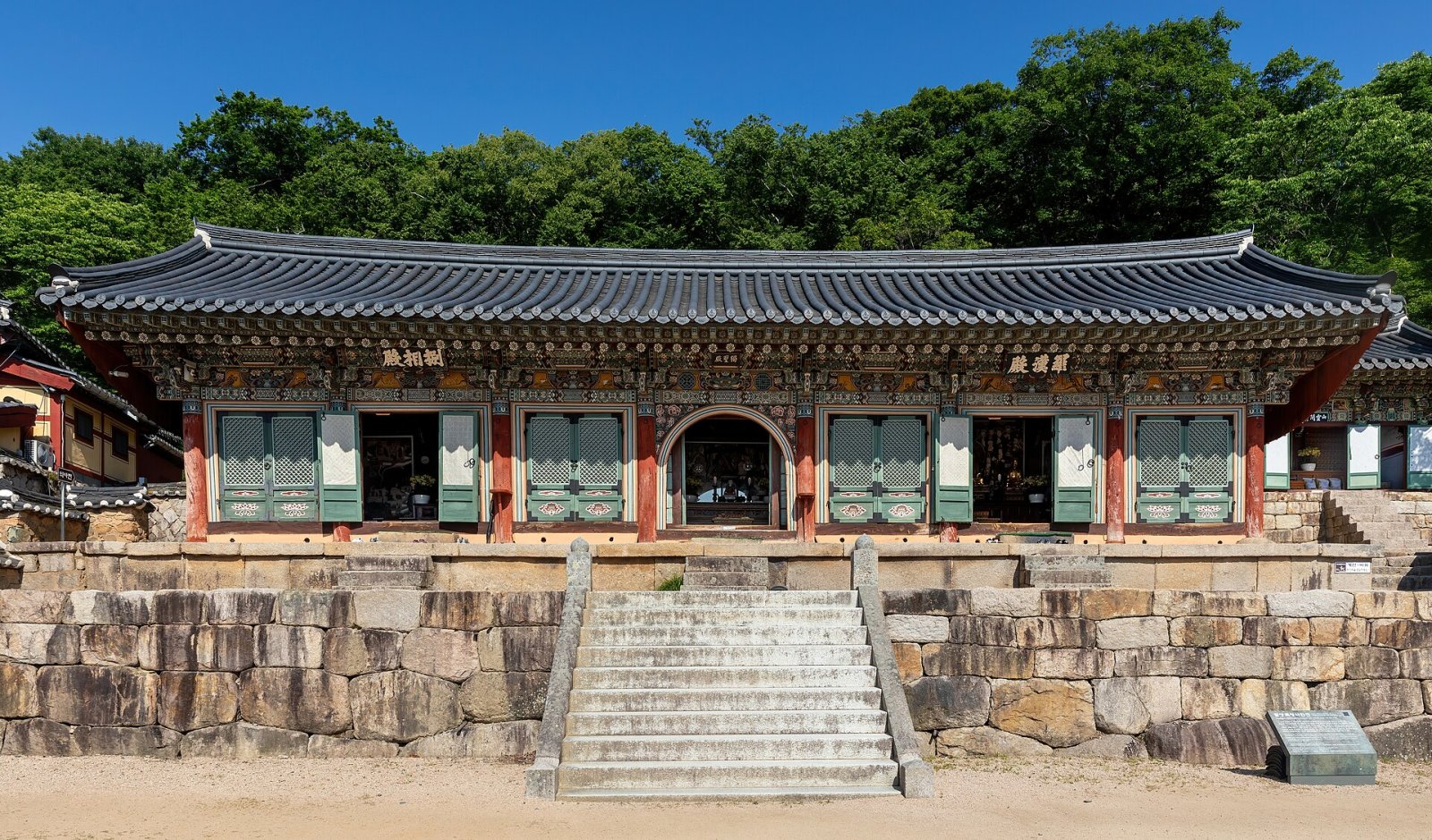 Erkundung des Beomeosa-Tempels in Busan: Eine Reise in die koreanische Kultur - 73J5+Q8 Busan | Secret World Trip Planner