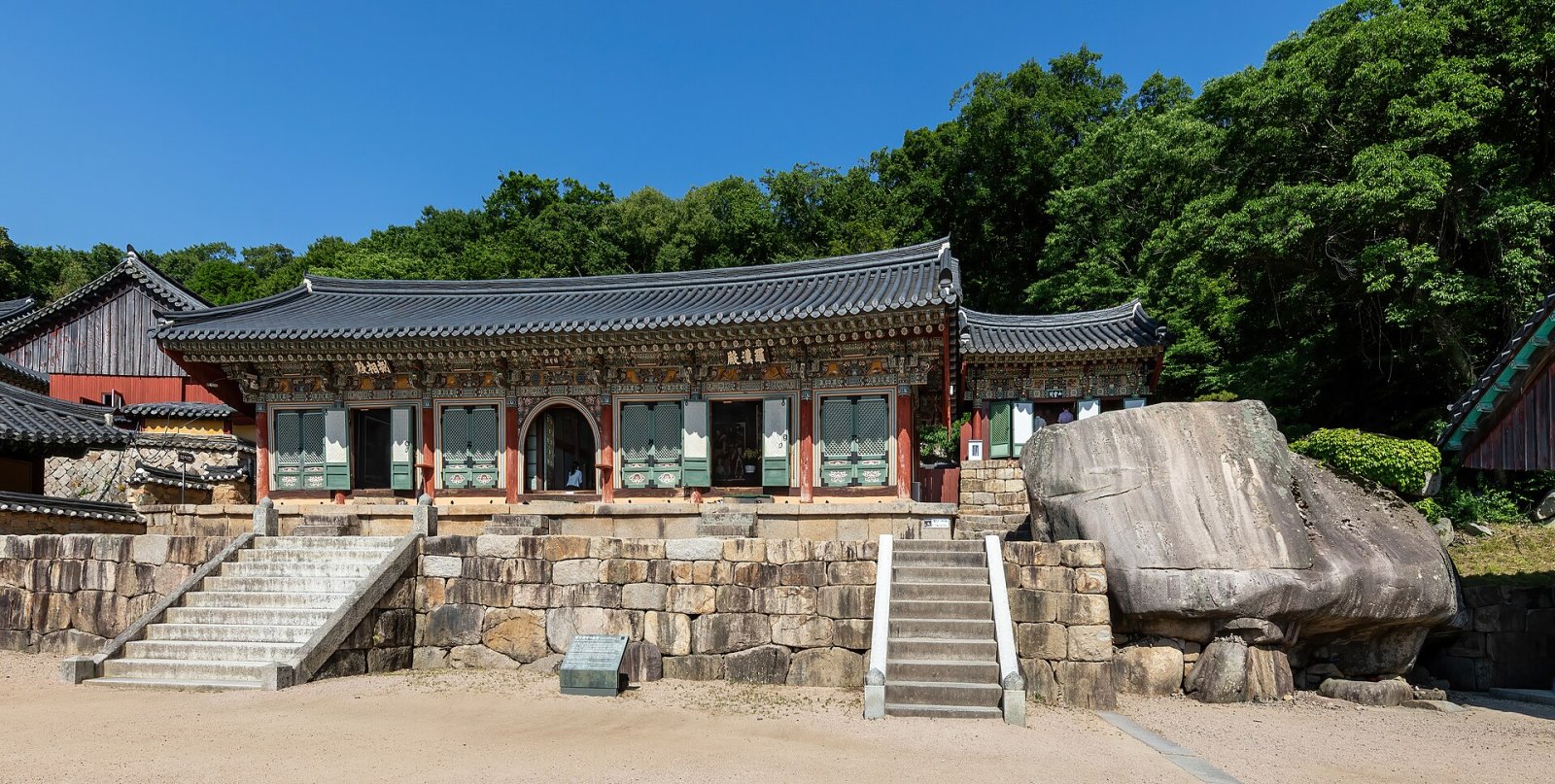 Erkundung des Beomeosa-Tempels in Busan: Eine Reise in die koreanische Kultur - 73J5+Q8 Busan | Secret World Trip Planner