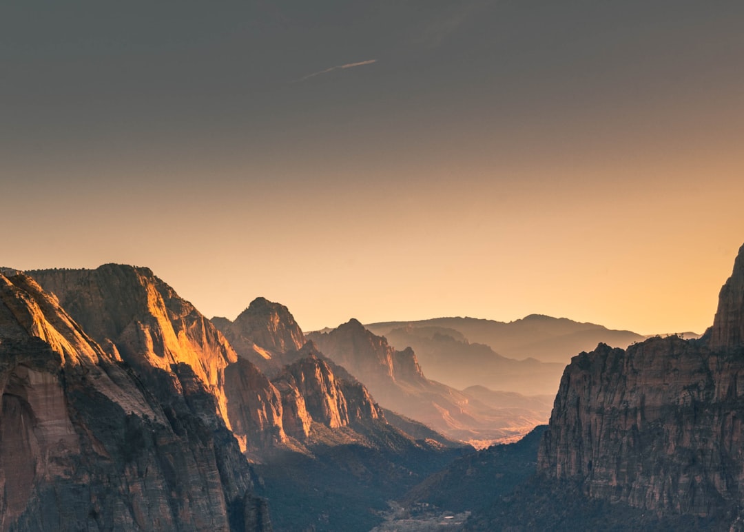 Discover Angels Landing: a breathtaking hike in Utah - Jinzhong | Secret World Trip Planner