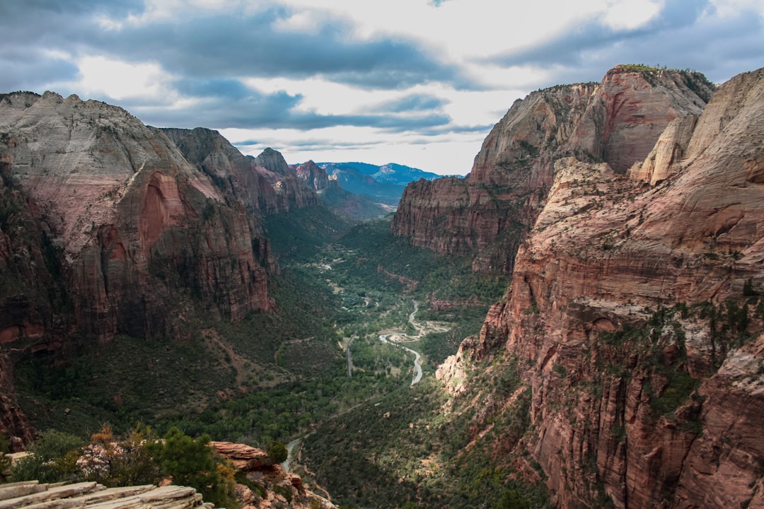 Découvrez Angels Landing : une randonnée à couper le souffle dans l'Utah - Jinzhong | Secret World Trip Planner