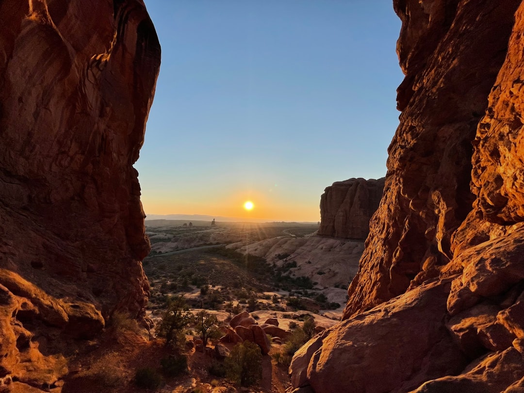 Descubre la Magia del Parque Nacional Arches en Utah - Yulin | Secret World Trip Planner