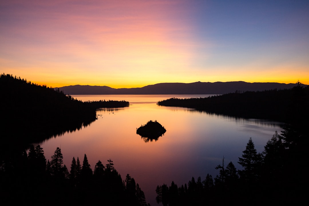 Découvrez Emerald Bay State Park : un joyau de Californie | Secret World Trip Planner