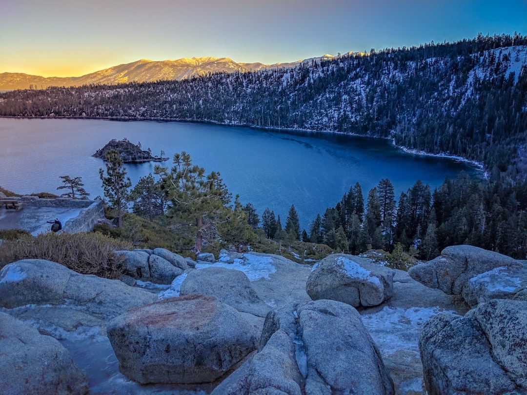 Descubra o Emerald Bay State Park: uma joia da Califórnia | Secret World Trip Planner