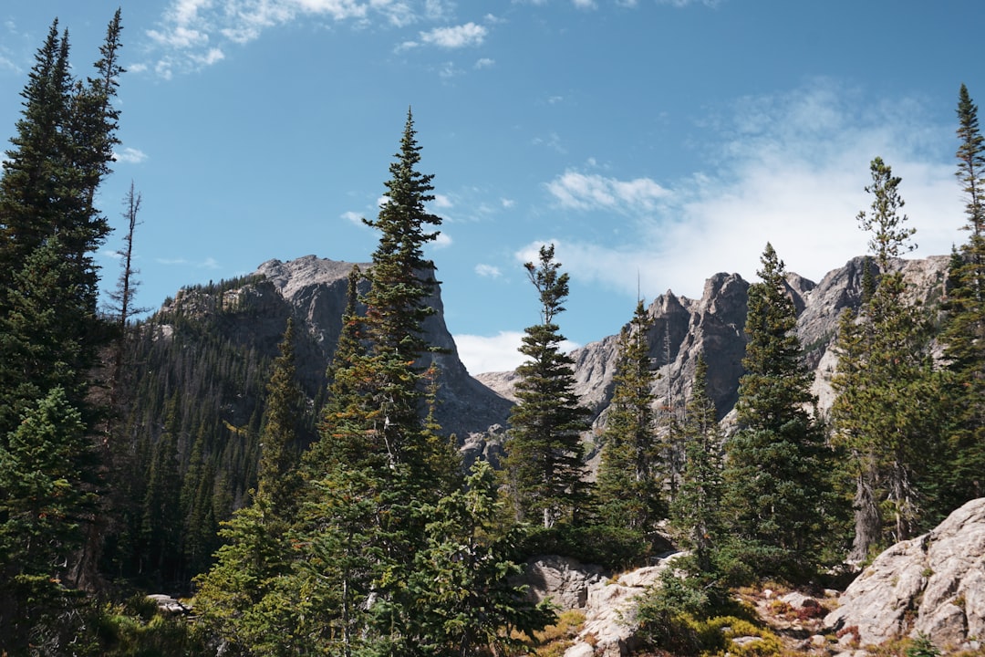 Découvrez la magie du parc national des Rocky Mountains au Colorado | Secret World Trip Planner