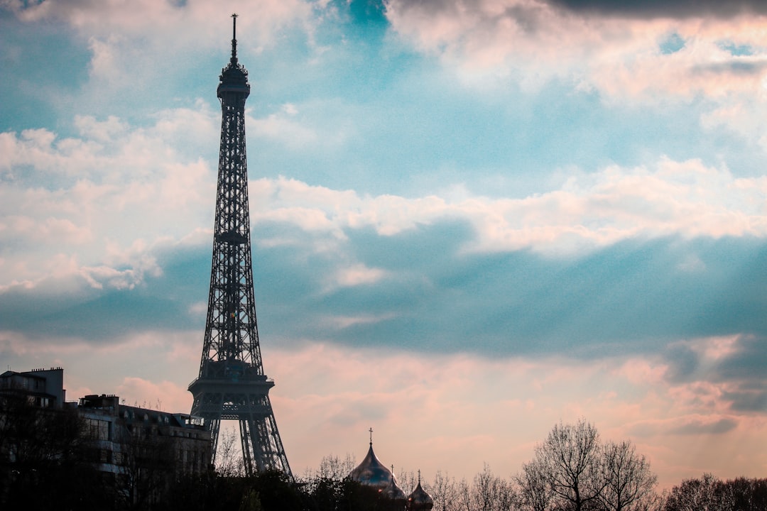 La Magia della Torre Eiffel: Simbolo di Parigi - Av. Gustave Eiffel | Secret World Trip Planner