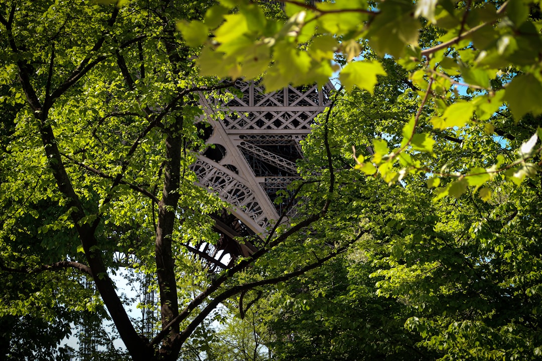 La Magia della Torre Eiffel: Simbolo di Parigi - Av. Gustave Eiffel | Secret World Trip Planner