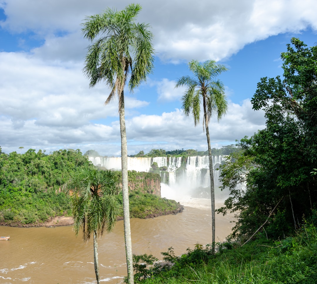 Entdecke die Iguazú-Wasserfälle: Ein Naturparadies - N3370 Puerto Iguazu | Secret World Trip Planner