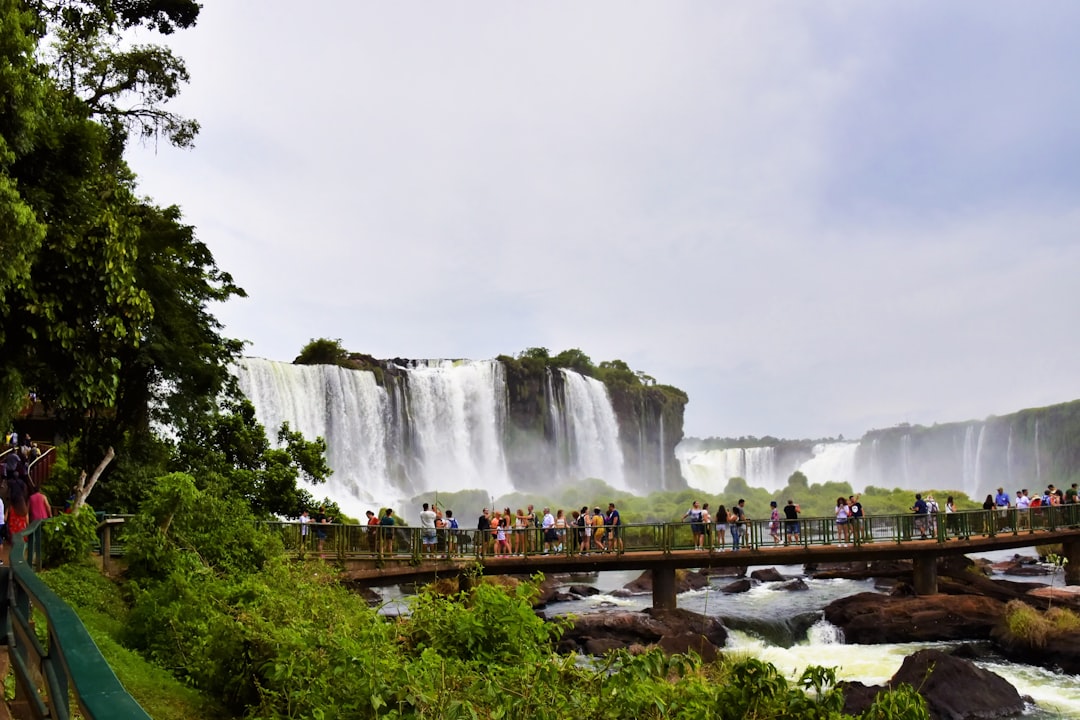 Entdecke die Iguazú-Wasserfälle: Ein Naturparadies - N3370 Puerto Iguazu | Secret World Trip Planner