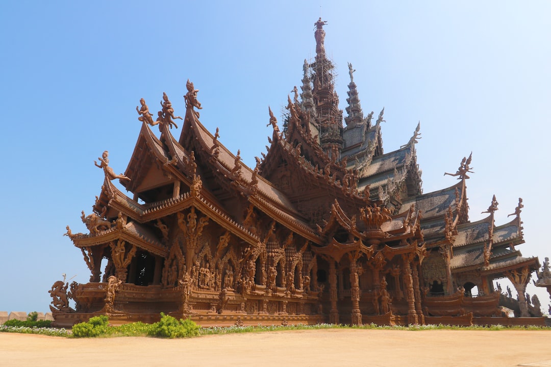 Scopri la magia dei giardini di Nongnooch a Pattaya - Sattahip District | Secret World Trip Planner