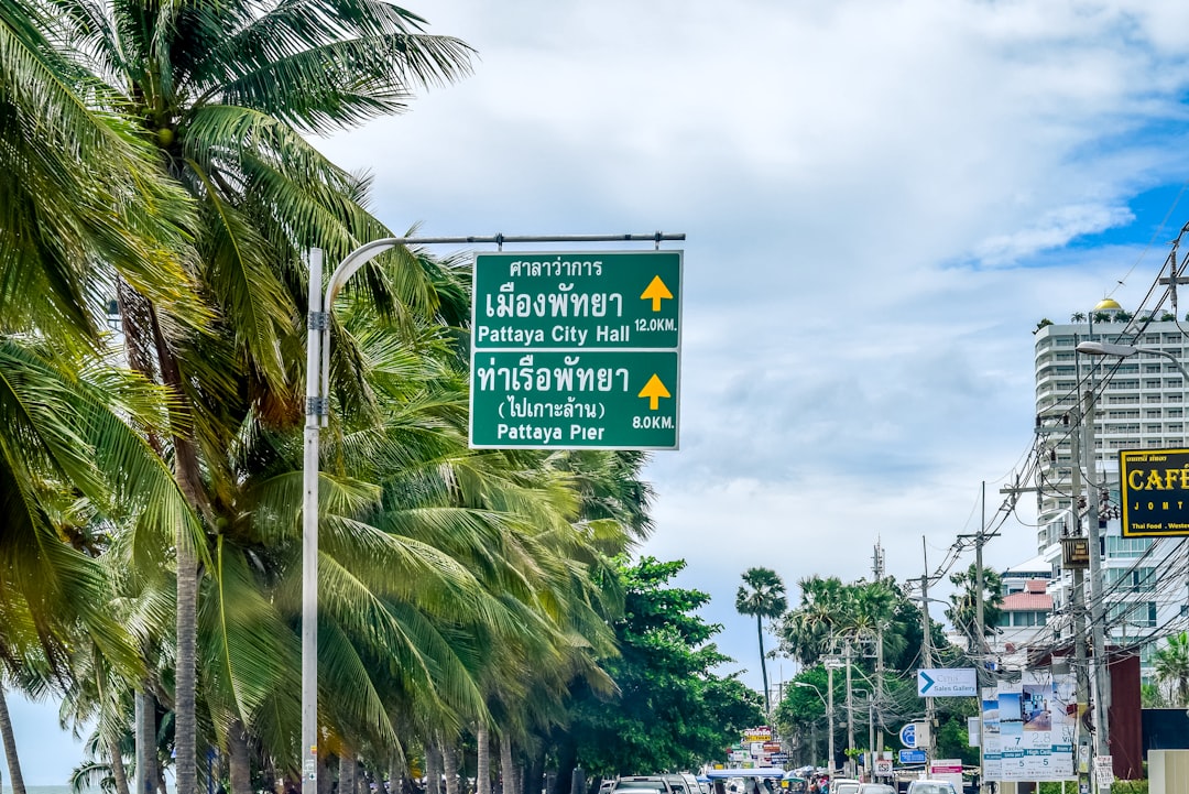 Entdecke die Magie der Nongnooch-Gärten in Pattaya - Sattahip District | Secret World Trip Planner