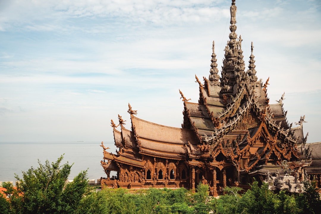 Découvrez la magie des jardins Nongnooch à Pattaya - Sattahip District | Secret World Trip Planner