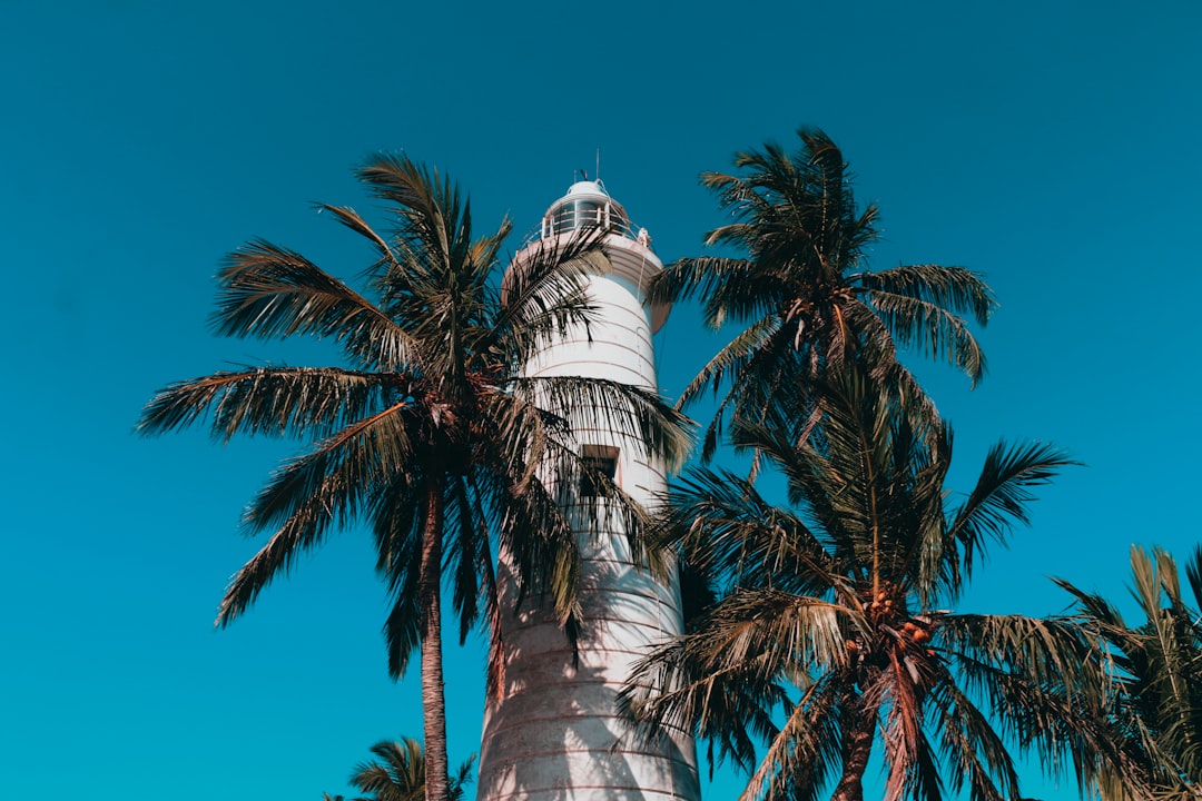 Découvrez le phare d'Oluvil : un bijou de la côte du Sri Lanka - Oluvil | Secret World Trip Planner