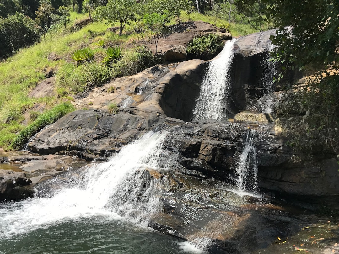Scopri le Maestose Diyaluma Falls: Un Paradiso Naturale in Sri Lanka - Naulla | Secret World Trip Planner